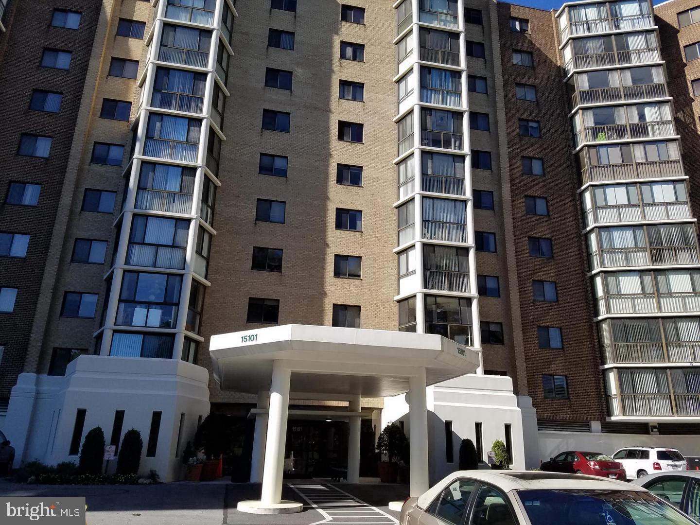 Wonderful spacious 1520 sq ft condo with 2 bedrooms and den. Open floor-plan with sun room. 55+ gated community. Must see this beautiful condo! Sun room backs to beautiful view. Available May 1st