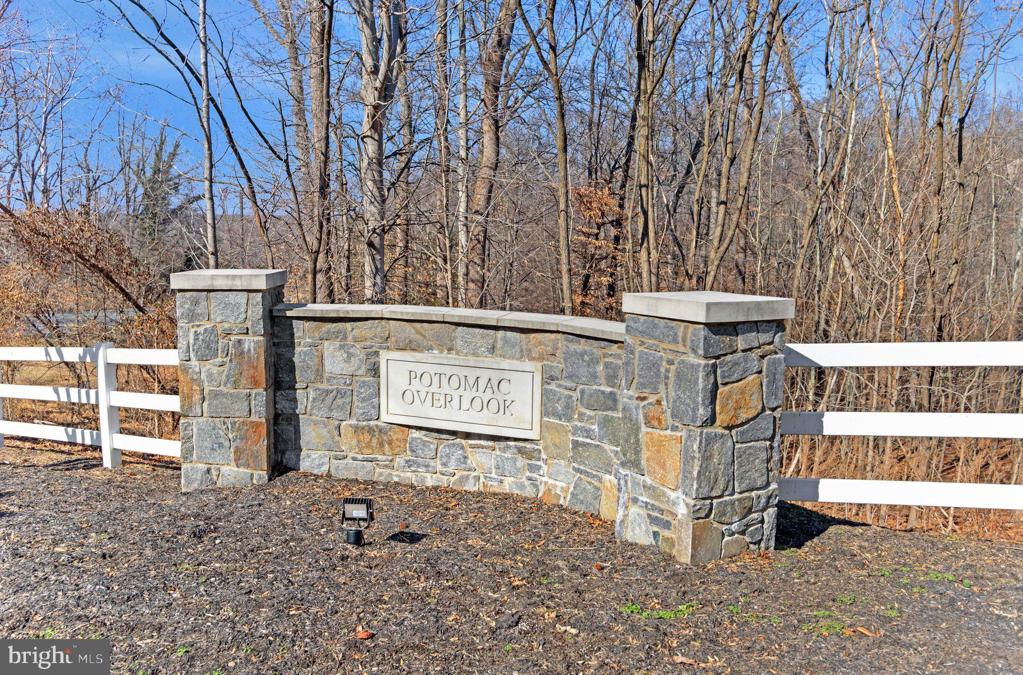 STRAWBERRY HILL EST SUB - Residential