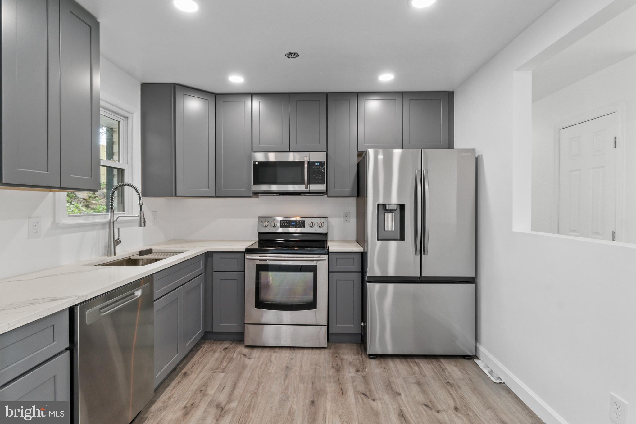 415 GROVE RIDGE COURT