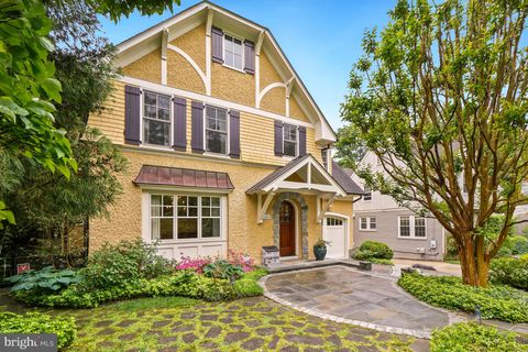 Photo of 4004 Underwood Street, CHEVY CHASE, MD 20815 (MLS # MDMC2232116)