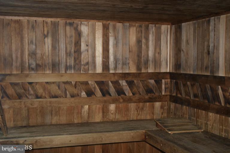 FOUNTAINS AT MCLEAN - Residential Lease