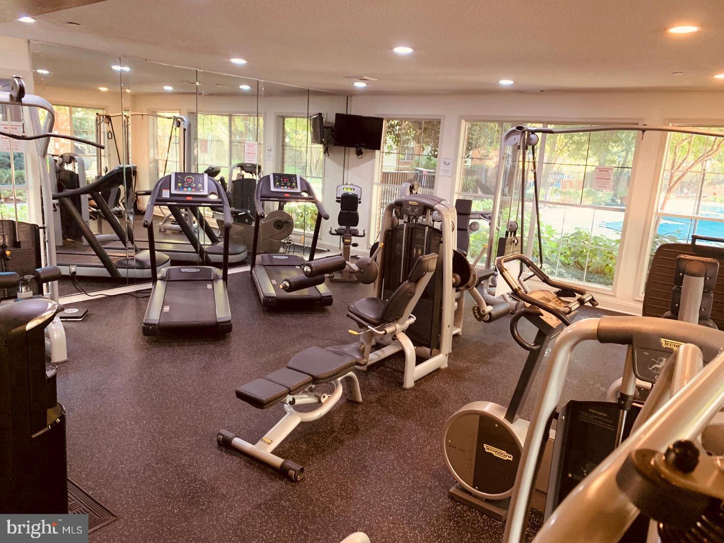 FOUNTAINS AT MCLEAN - Residential Lease