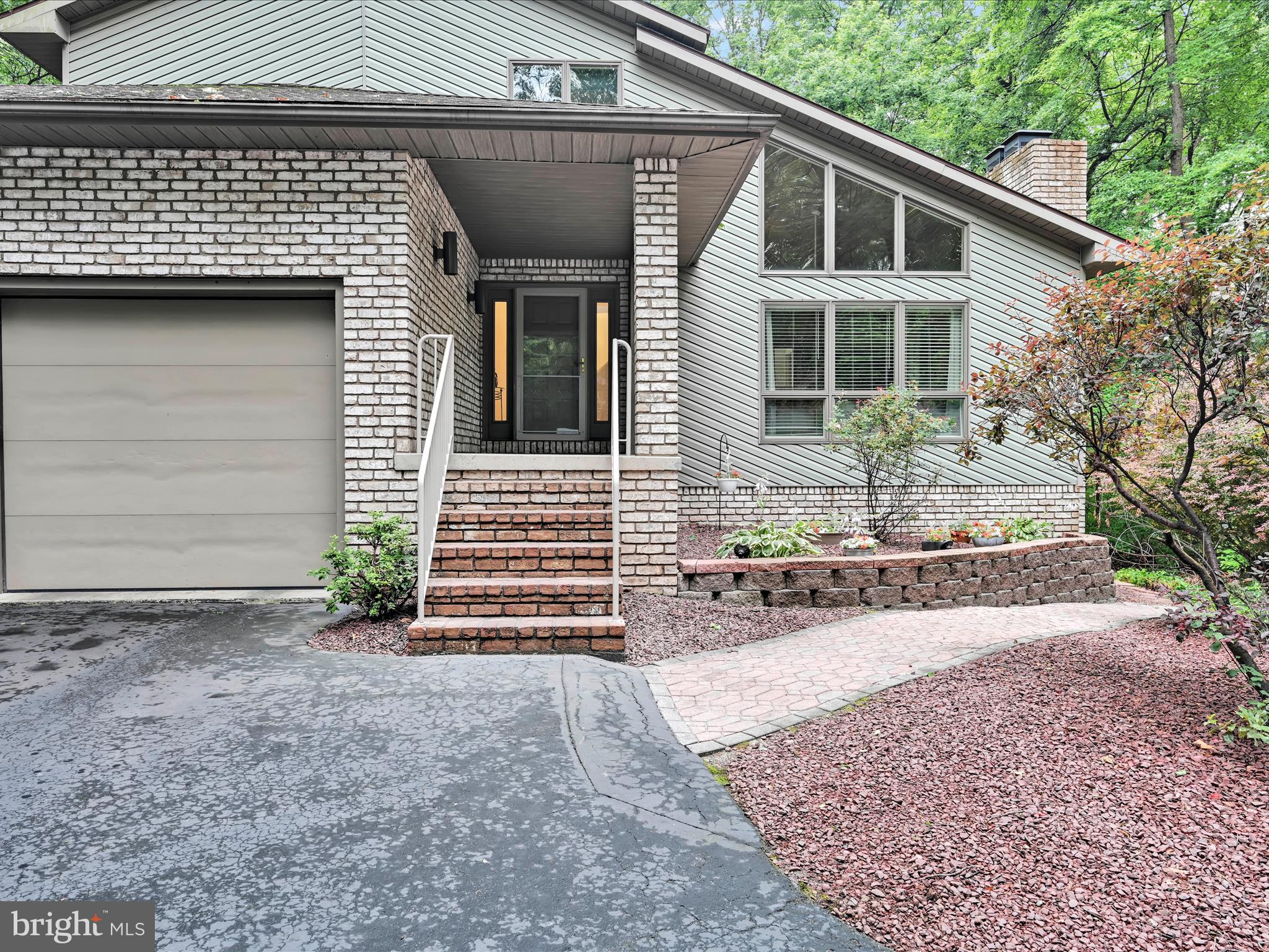 365 N RIDGE ROAD