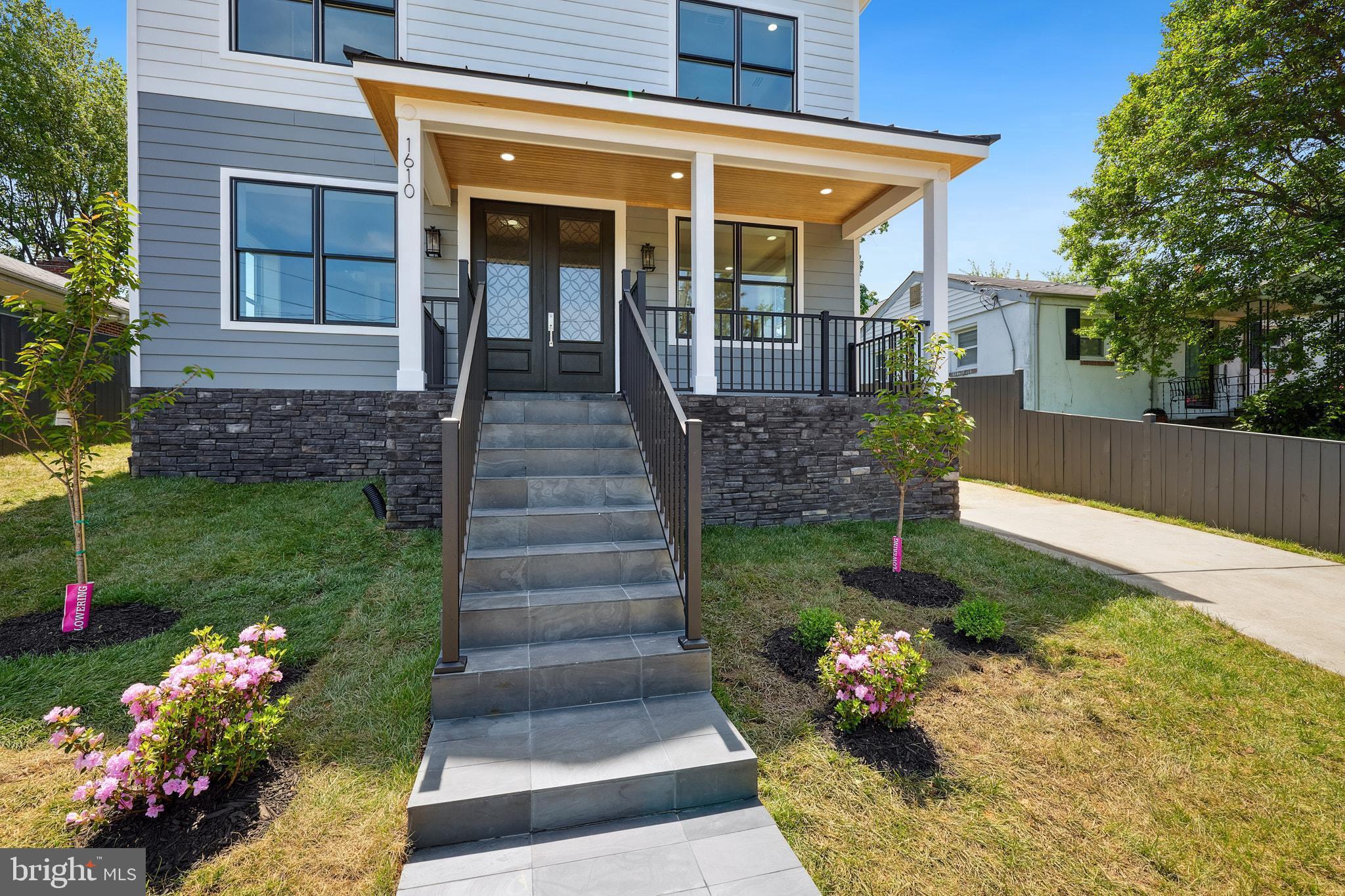 ARLINGTON VIEW - Residential