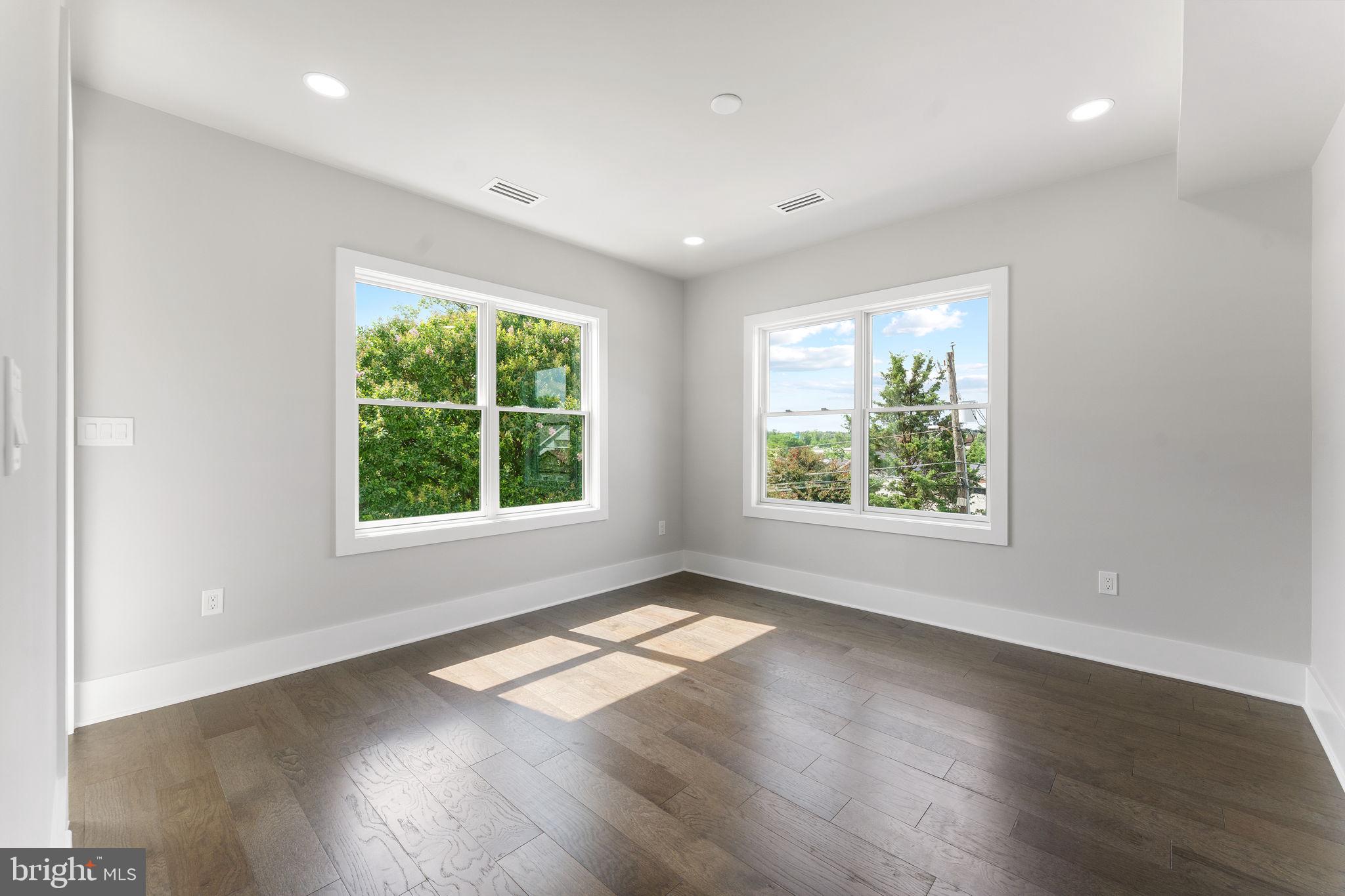 ARLINGTON VIEW - Residential