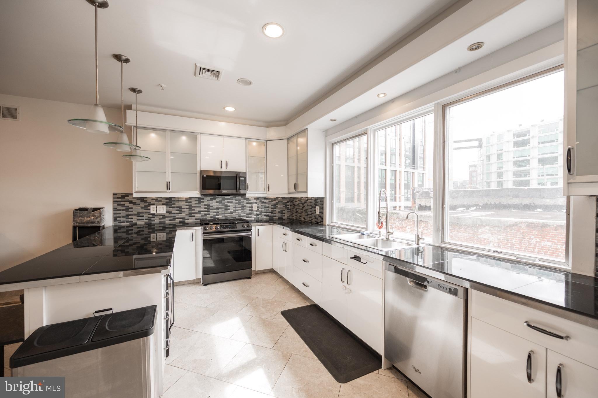 919 N FRONT STREET UNIT G