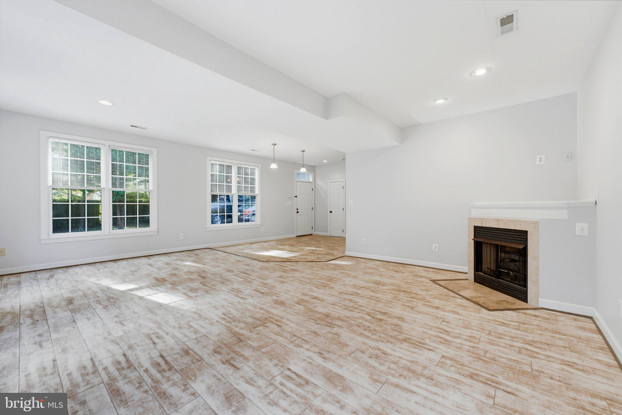10903 MAPLE STREET
