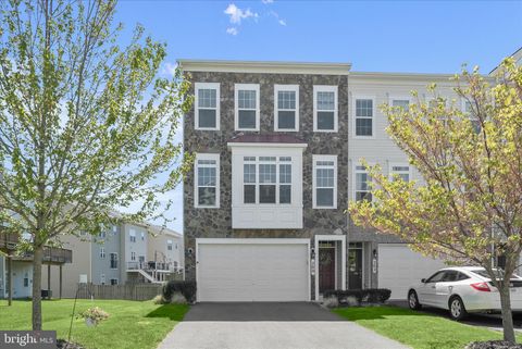 Photo of 200 Miles Hawk Terrace, PURCELLVILLE, VA 20132 (MLS # VALO2122756)