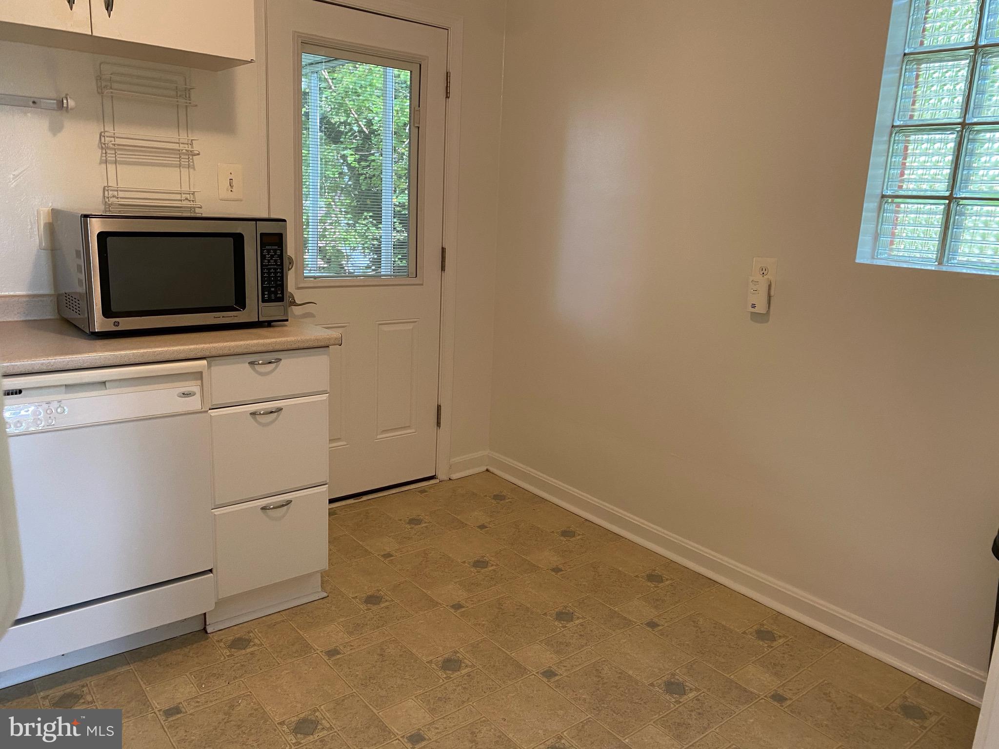 CLARENDON - Residential Lease