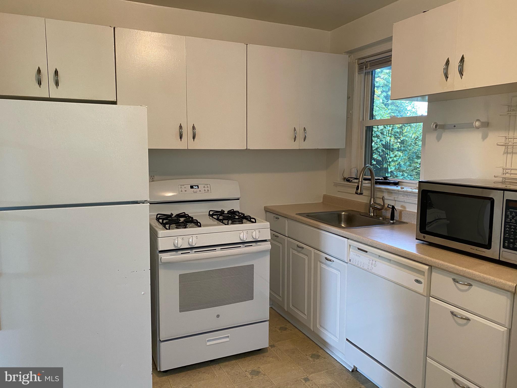 CLARENDON - Residential Lease