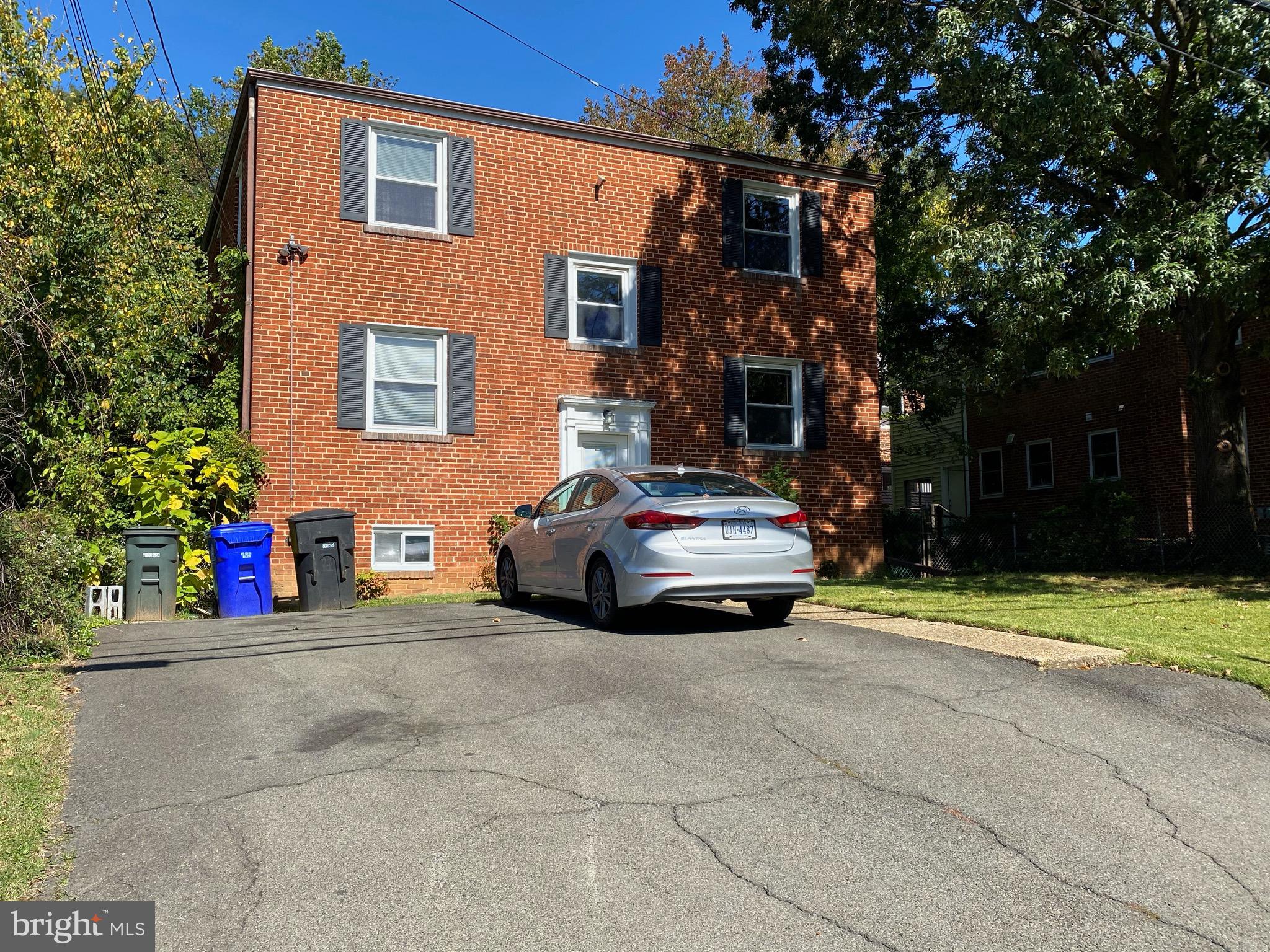 CLARENDON - Residential Lease