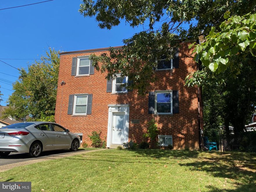 Rarely available, 2 Bedroom 1 Bath Apartment in a great location - just a 5-minute walk to Clarendon Metro. This charming unit features a dishwasher, hardwood floors, and a screened-in porch off the kitchen perfect for summertime relaxation. Enjoy off-street parking for 2 cars and shared laundry facilities in the basement.
The apartment also boasts a shared yard and secured storage in the basement. Tenant pays electric and gas, while the owner covers water and trash. Only blocks away from Clarendon’s vibrant restaurants, bars, nightlife, shopping, and metro access. Available 08/09/2024.