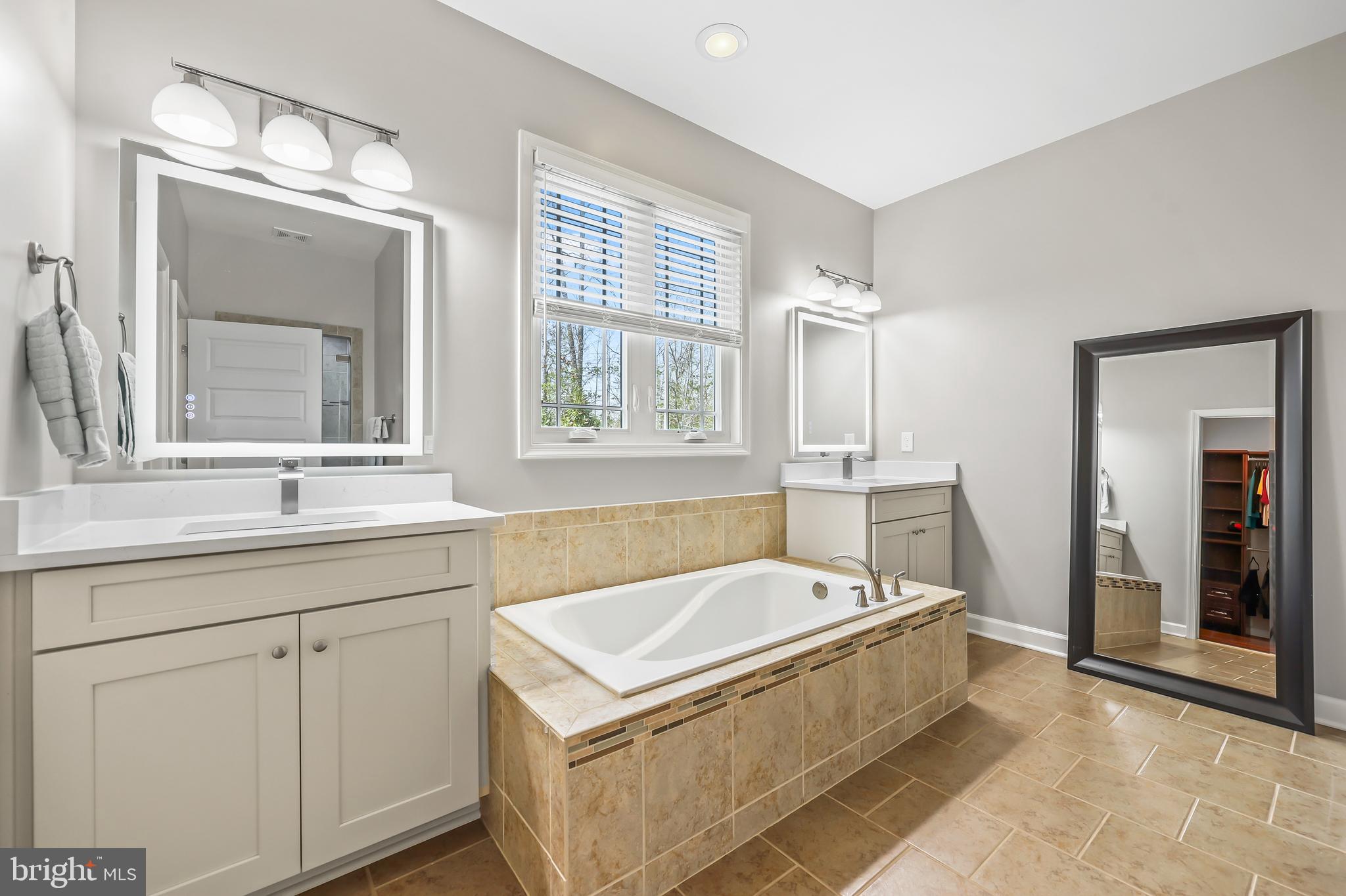 RIVER GLEN - Residential