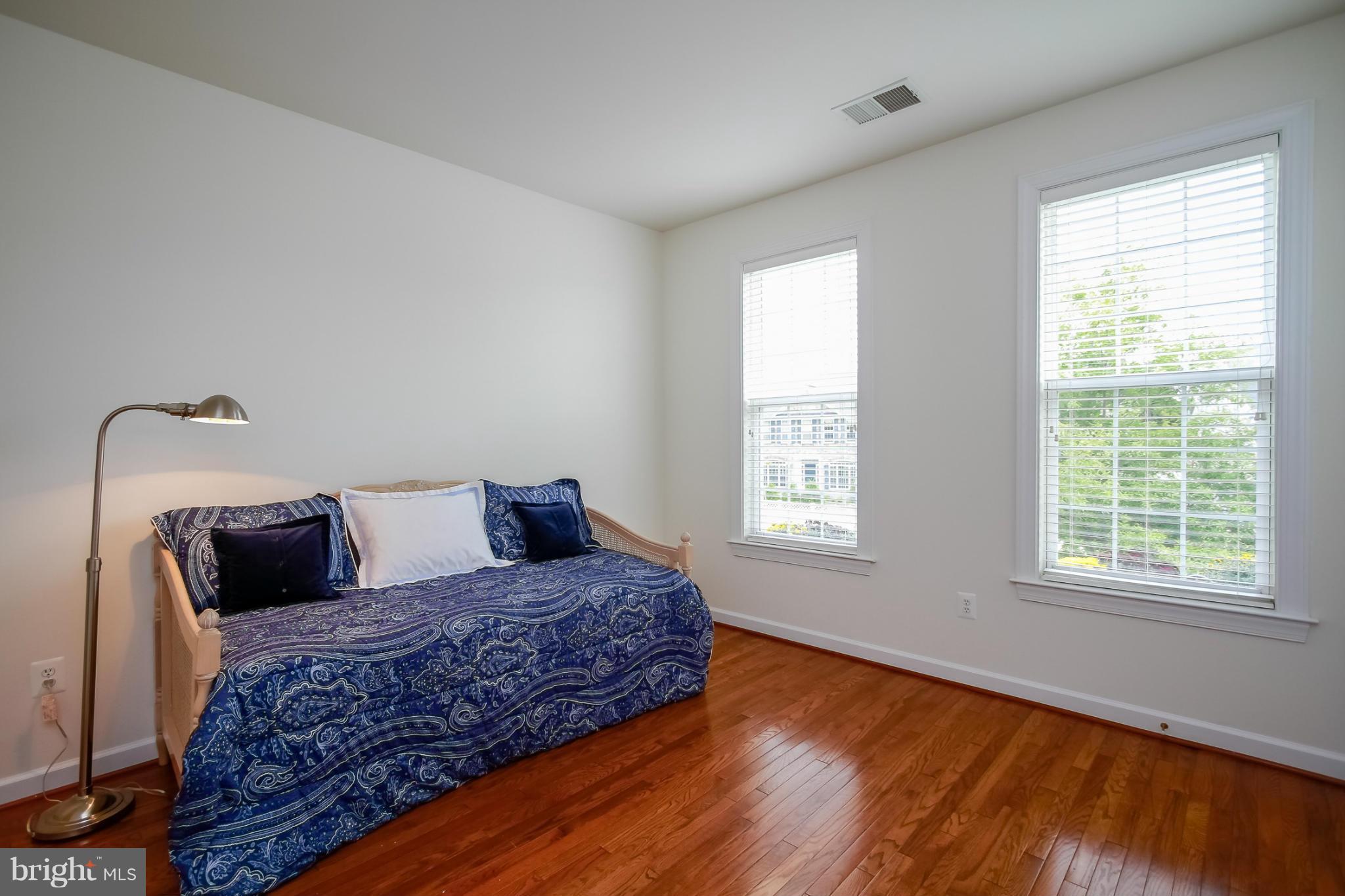 SOUTHDOWN SHORES - Residential