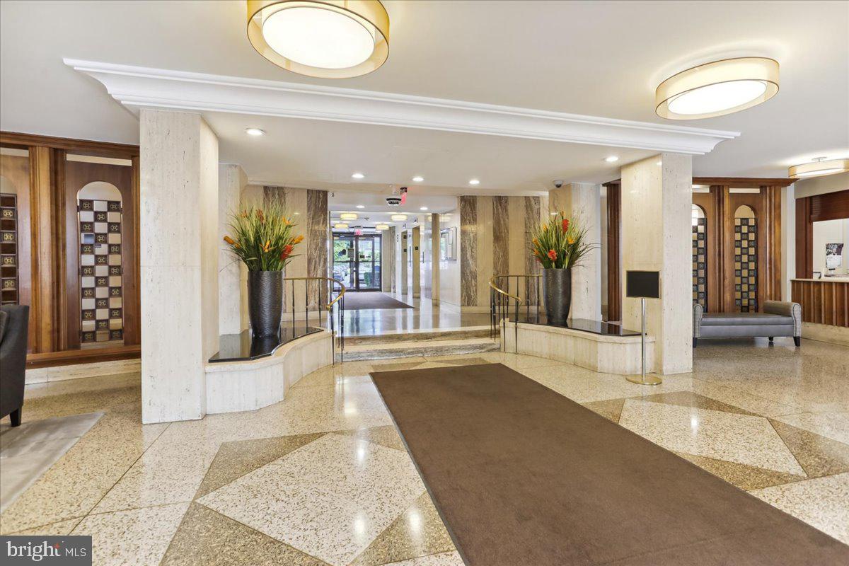 1121 UNIVERSITY BOULEVARD W 1111-B