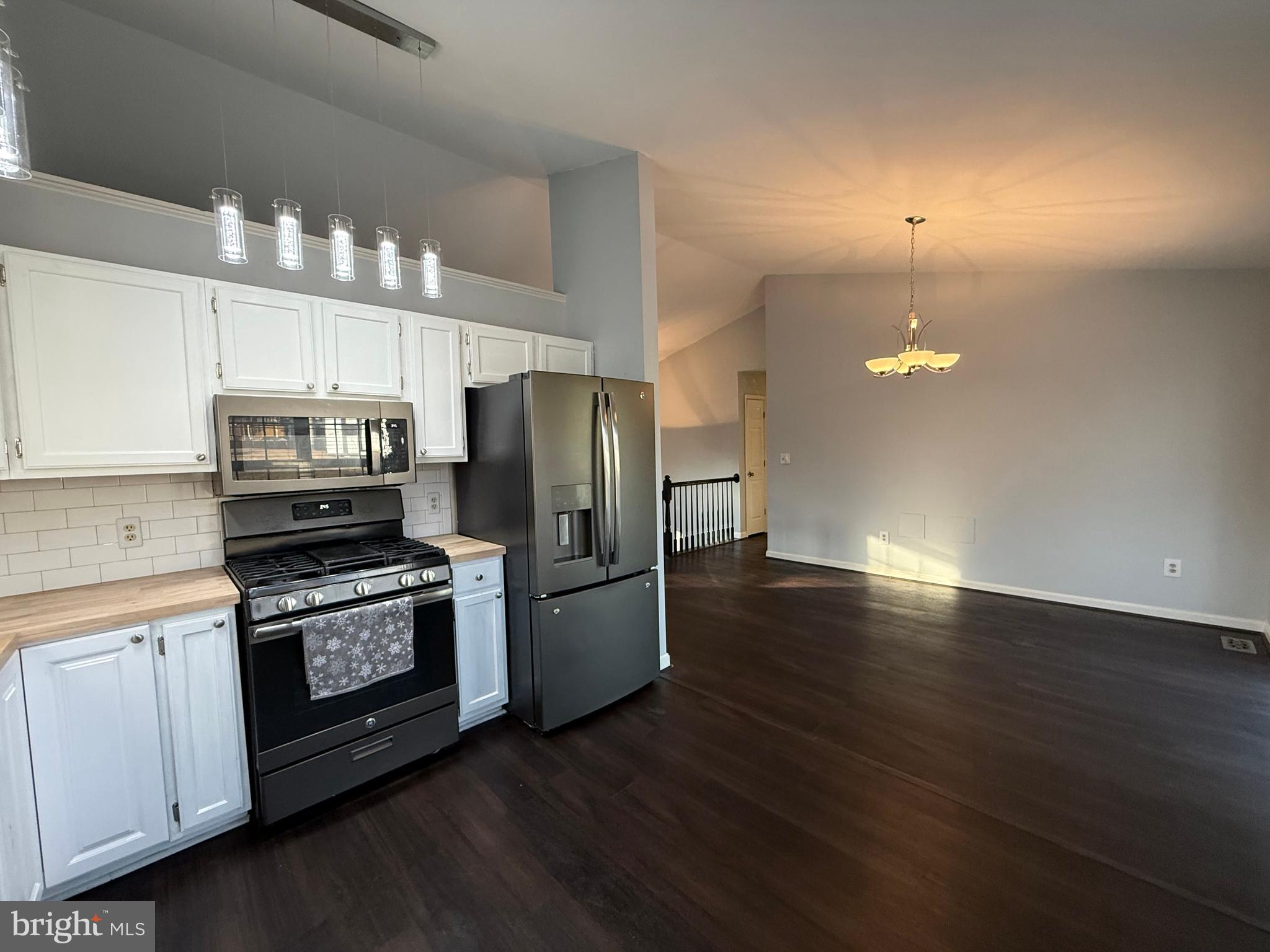 SURRY WOODS - Residential Lease