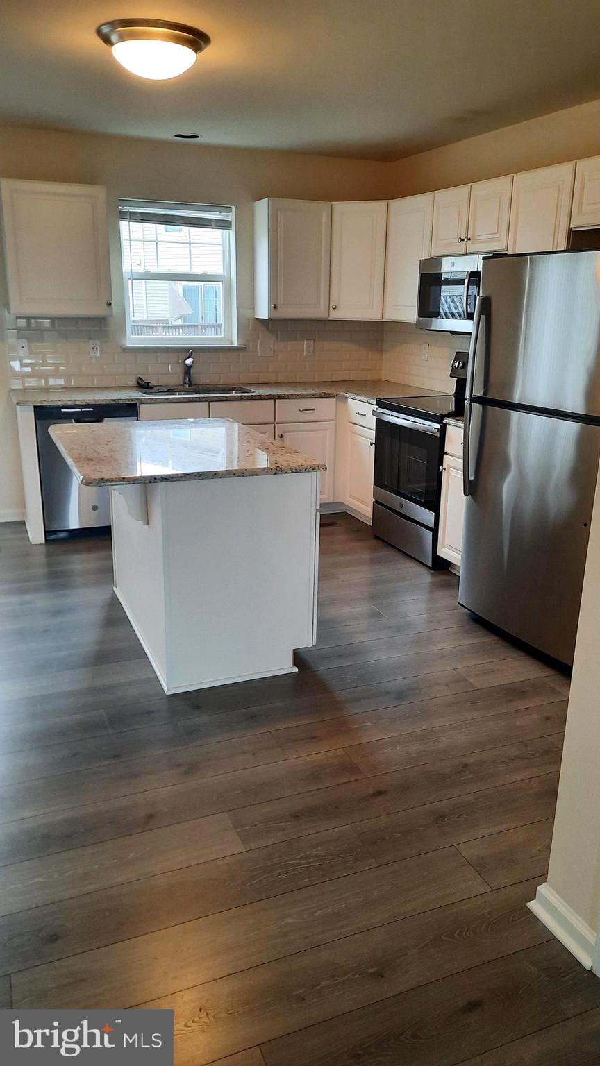 ADMIRALS QUAY - Residential Lease