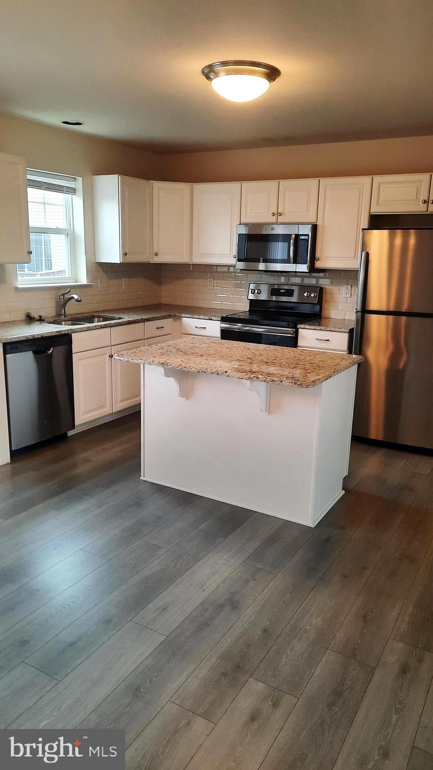 ADMIRALS QUAY - Residential Lease