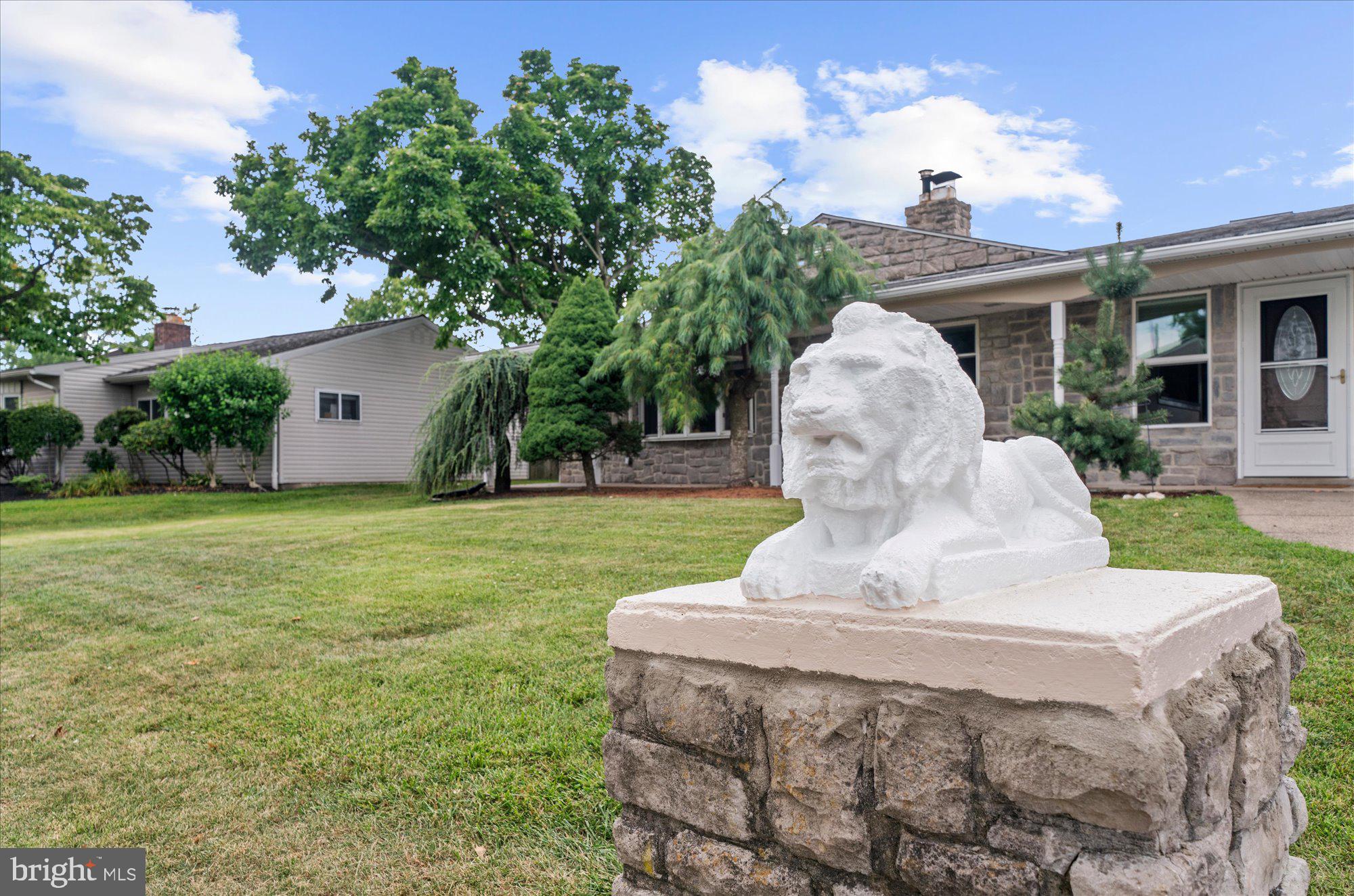 220 WILLOW DRIVE