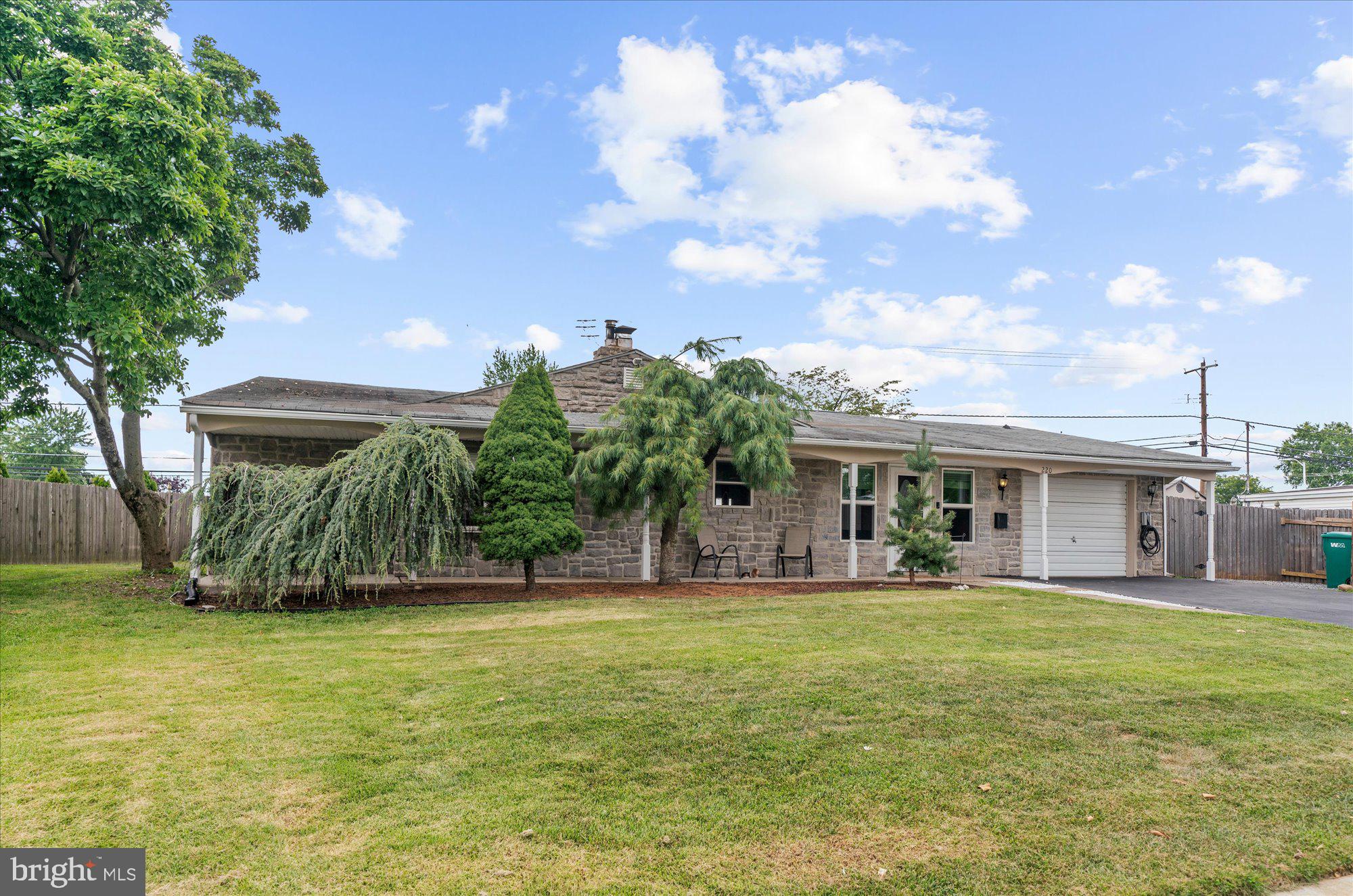 220 WILLOW DRIVE