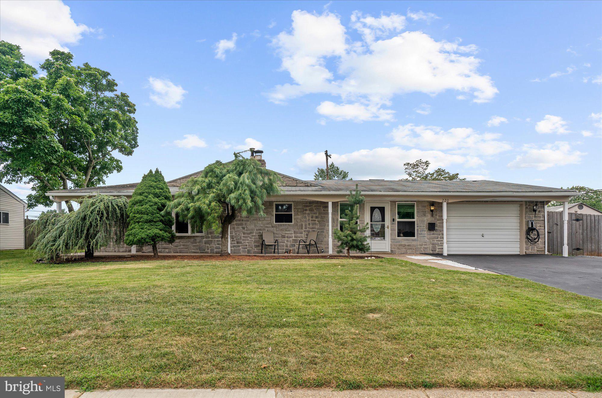 220 WILLOW DRIVE