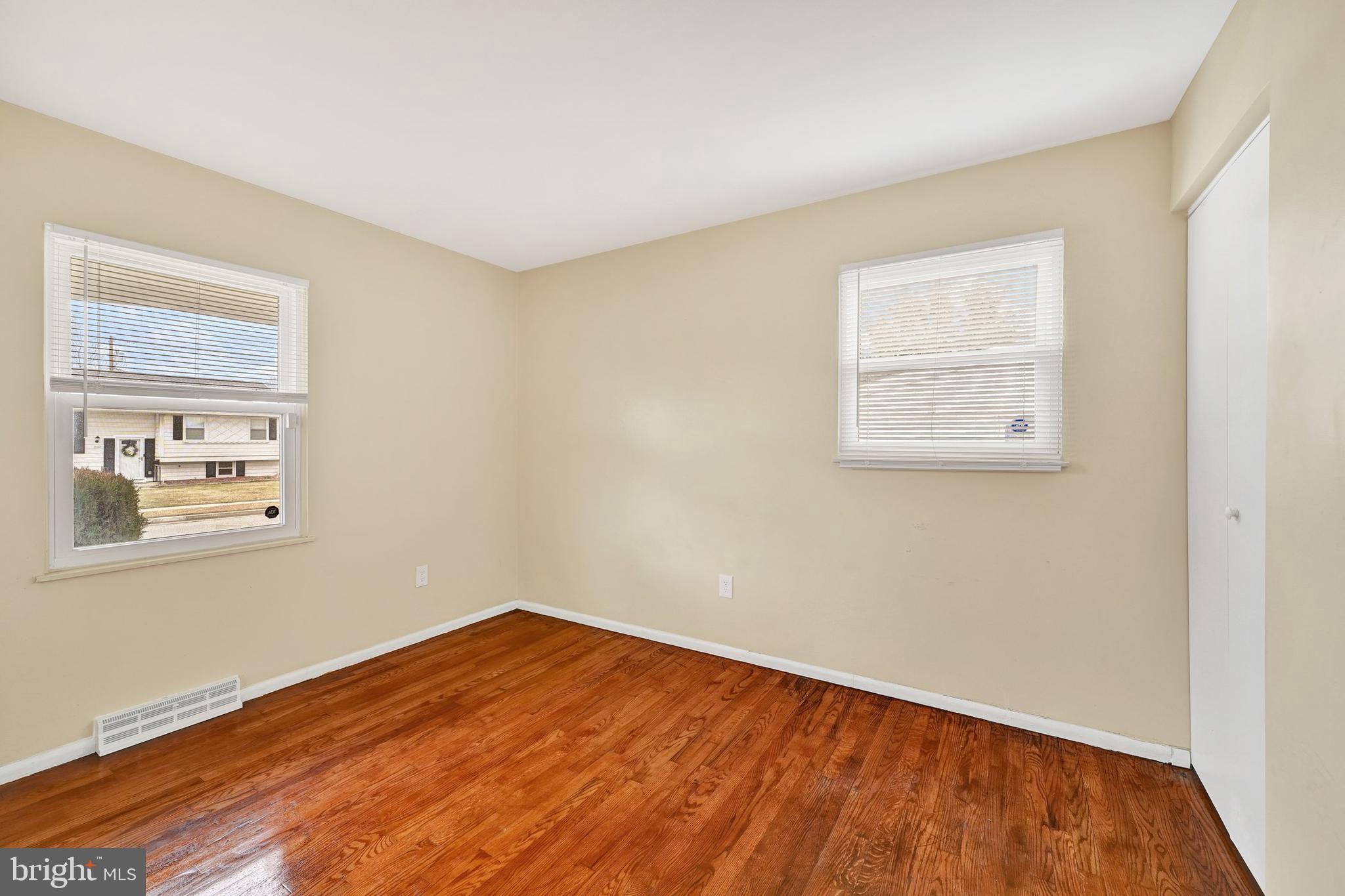 WINDSOR  MILL - Residential