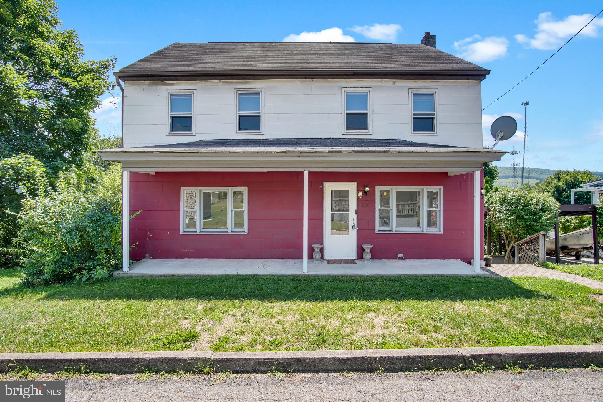 211 OAK STREET
