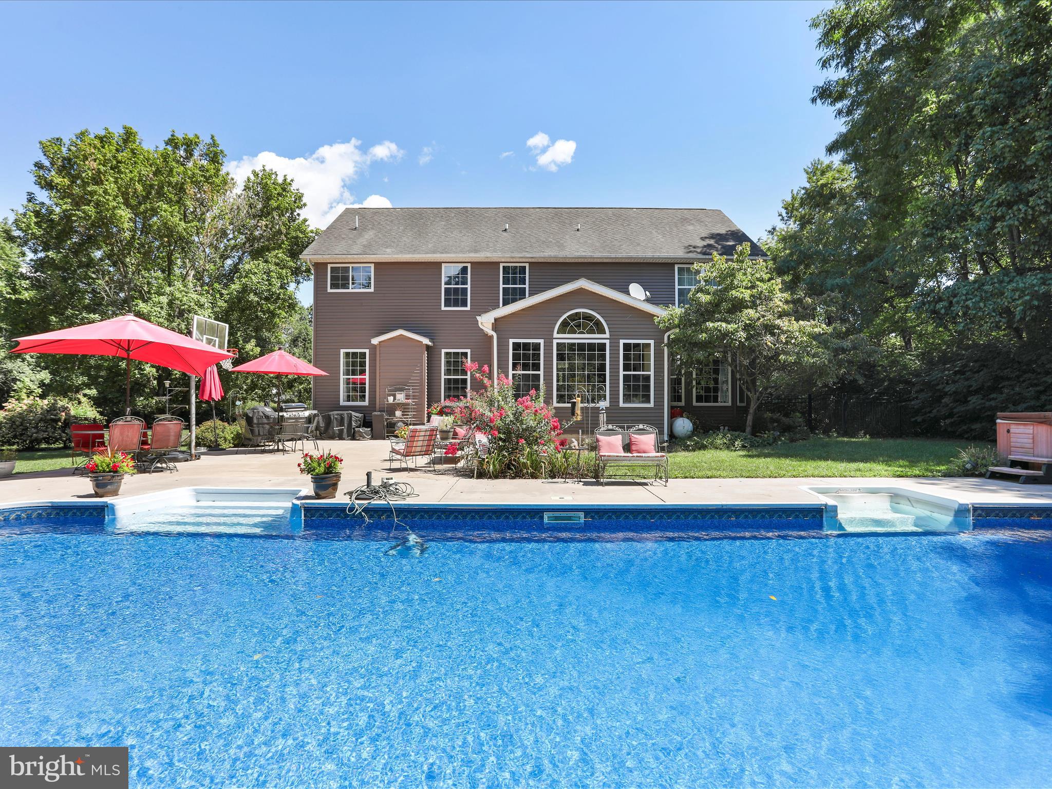 SPRING MEADOWS - Residential