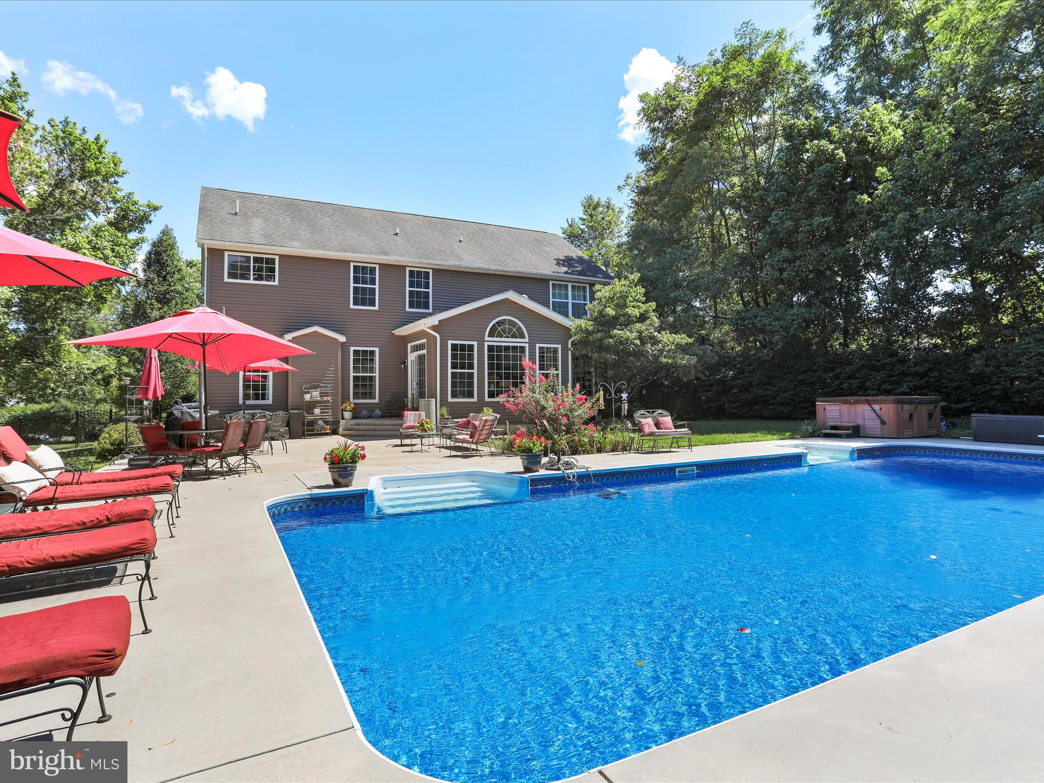 SPRING MEADOWS - Residential