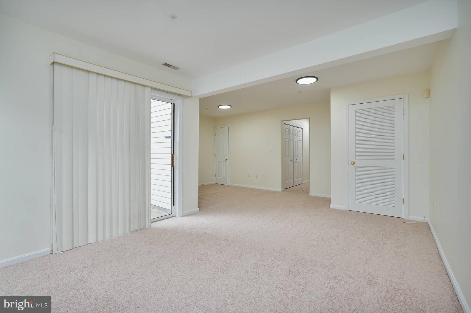 CARRIAGE PINES/LAKE VILL - Residential