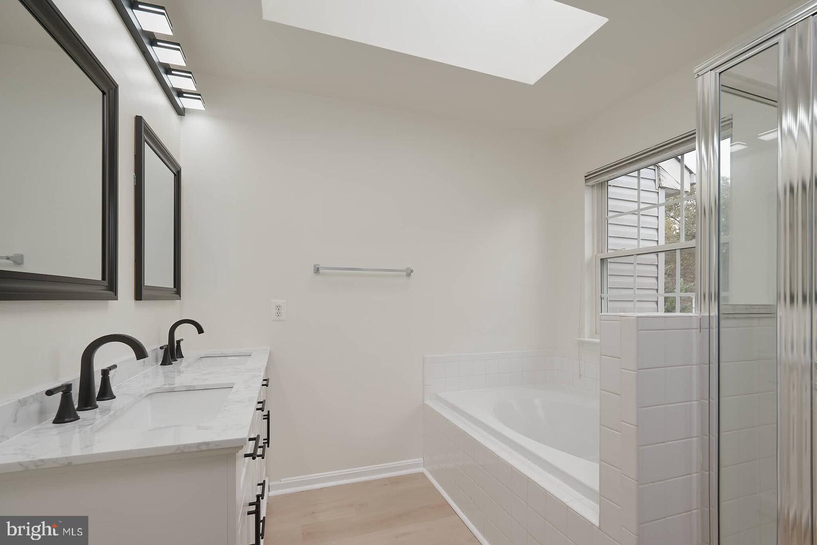 CARRIAGE PINES/LAKE VILL - Residential