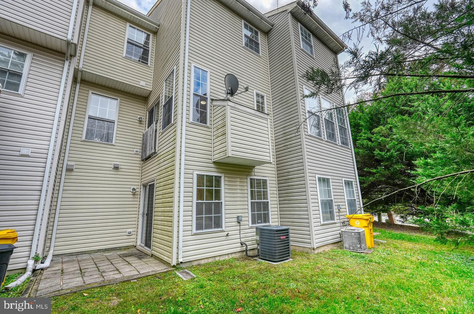 CARRIAGE PINES/LAKE VILL - Residential