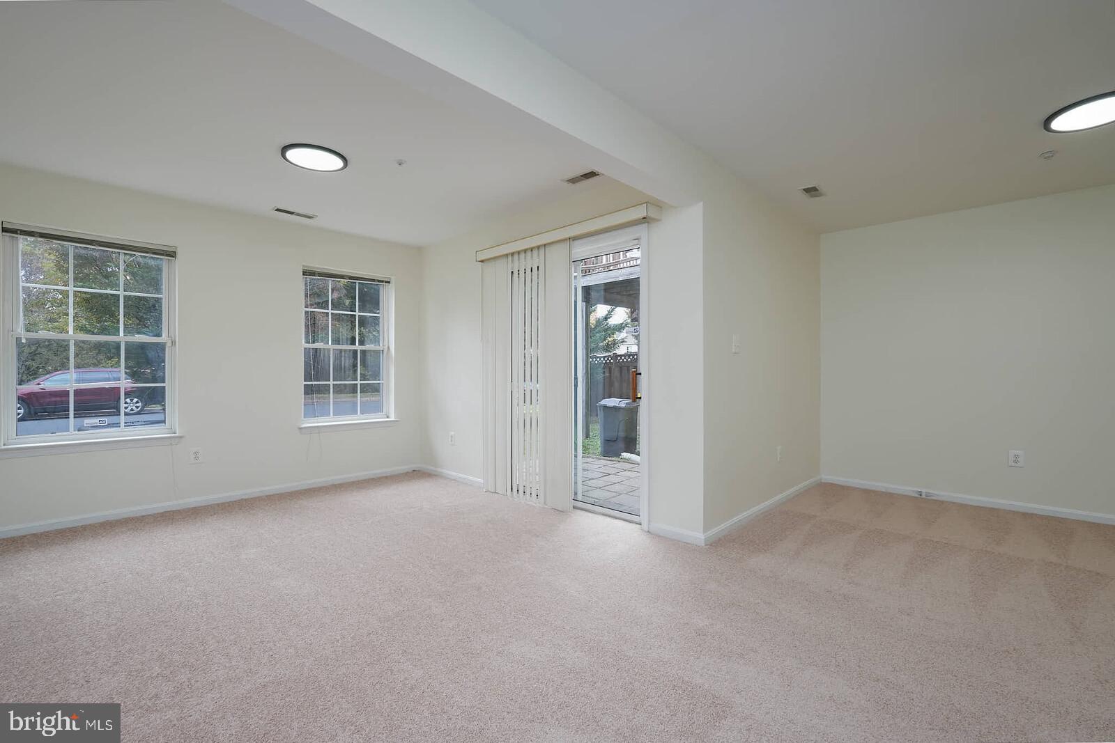 CARRIAGE PINES/LAKE VILL - Residential