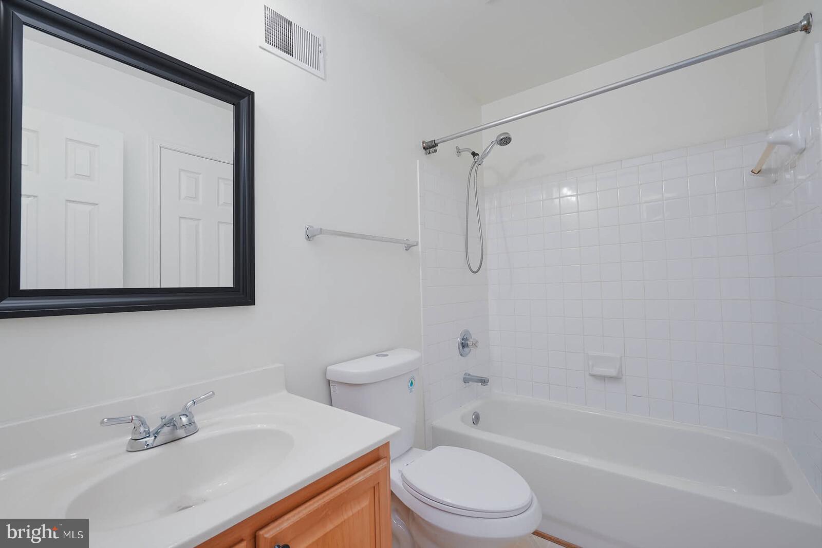 CARRIAGE PINES/LAKE VILL - Residential