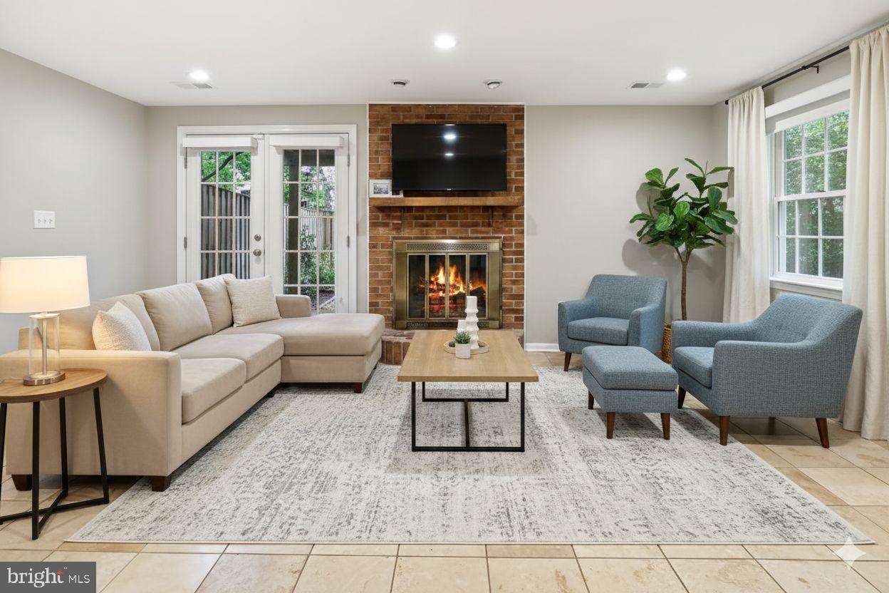 IDYLWOOD STATION - Residential Lease