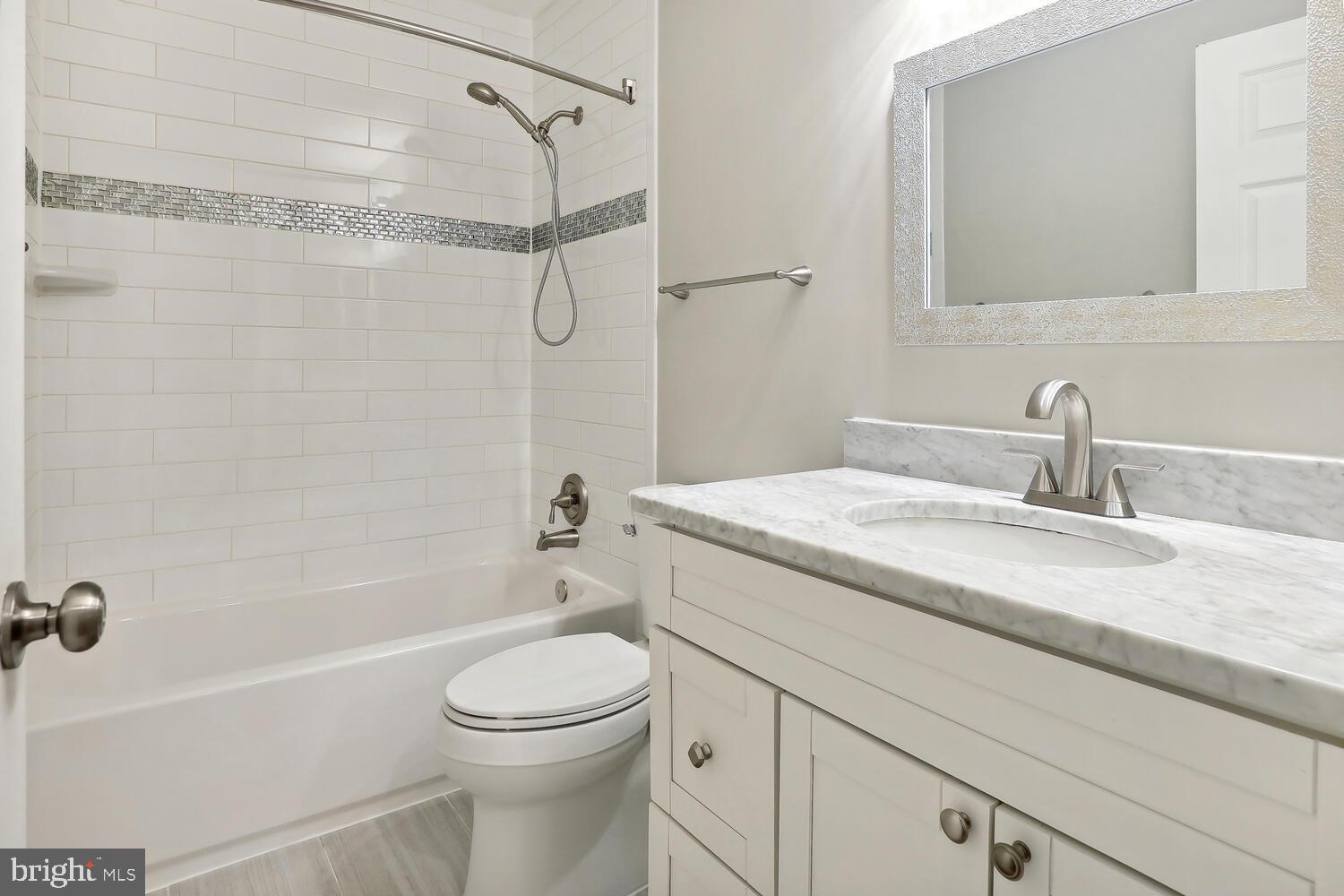 IDYLWOOD STATION - Residential Lease