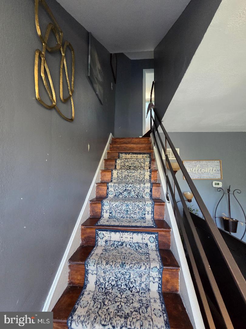 IVERSON SQUARE - Residential