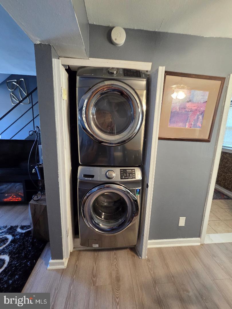 IVERSON SQUARE - Residential