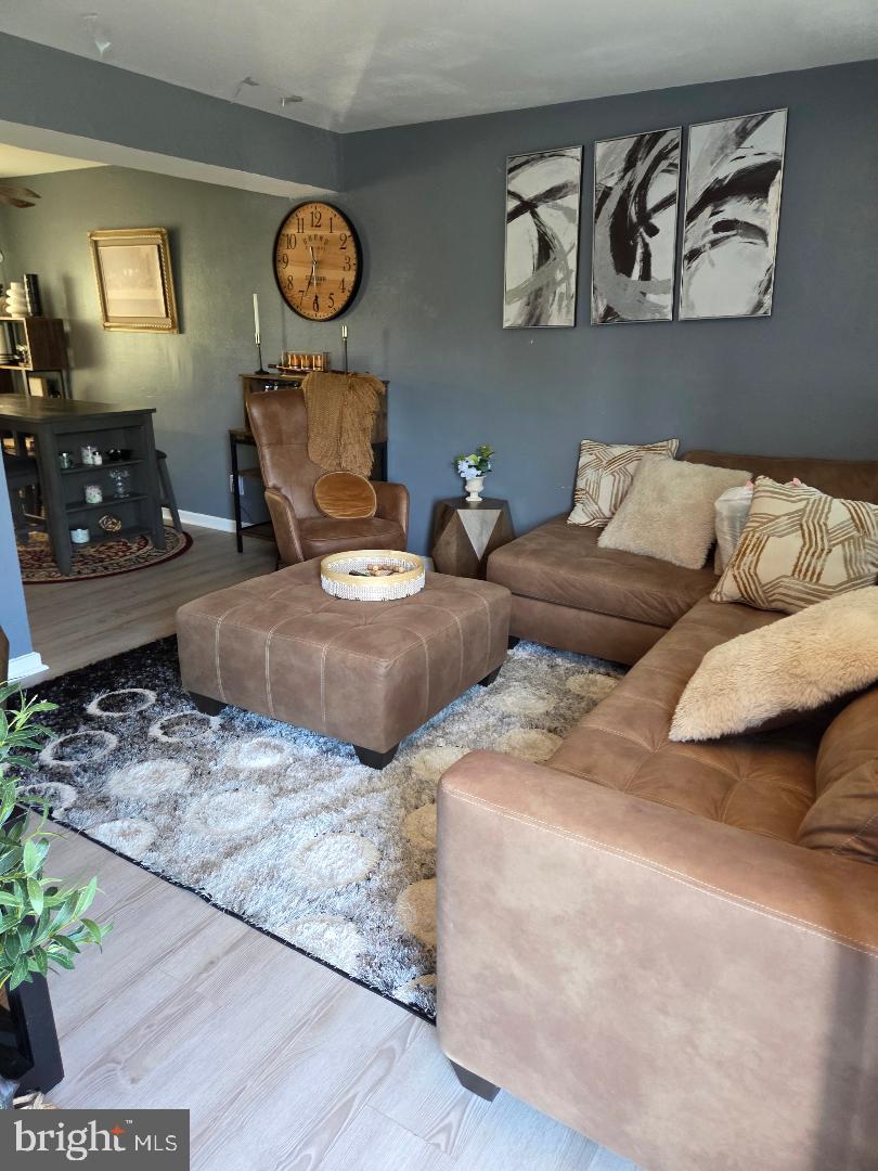 IVERSON SQUARE - Residential