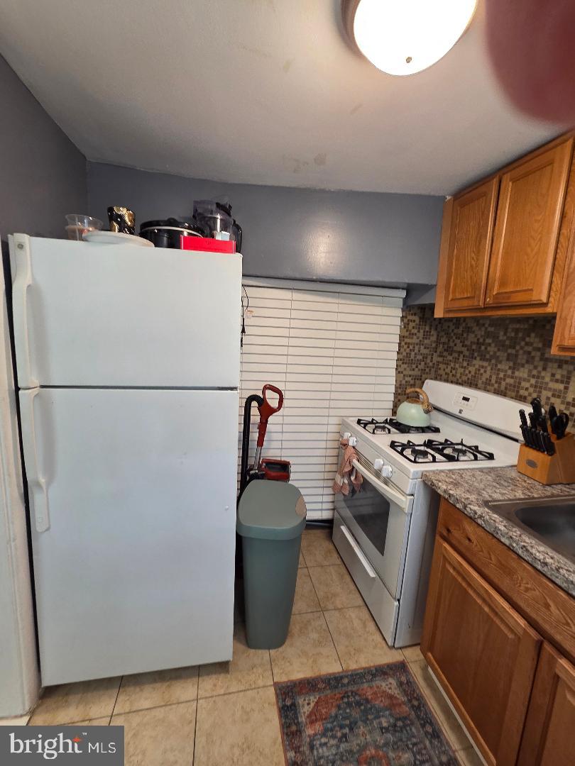 IVERSON SQUARE - Residential