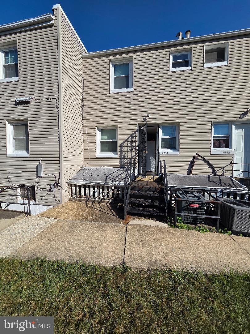 IVERSON SQUARE - Residential