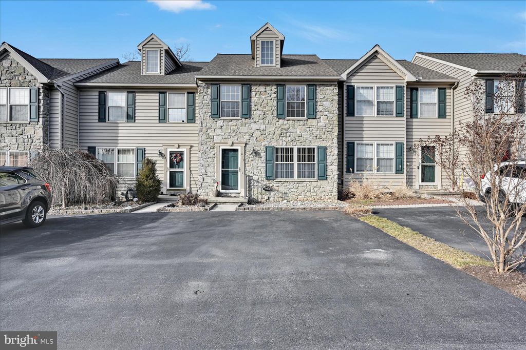 Photo of 429 Indian Rock Circle, ELIZABETHTOWN, PA 17022 (MLS # PALA2081692)