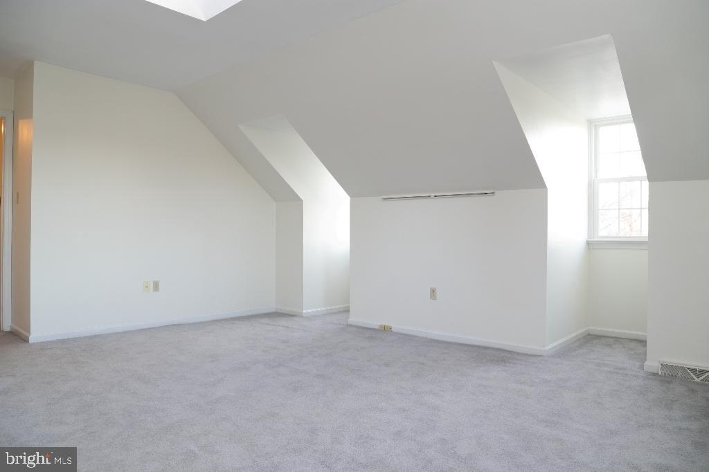 KINGS POINTE - Residential