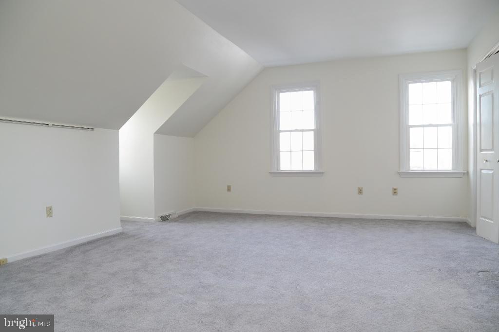 KINGS POINTE - Residential