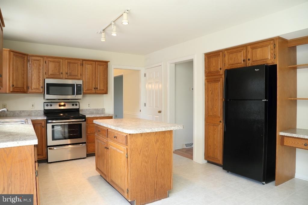 KINGS POINTE - Residential