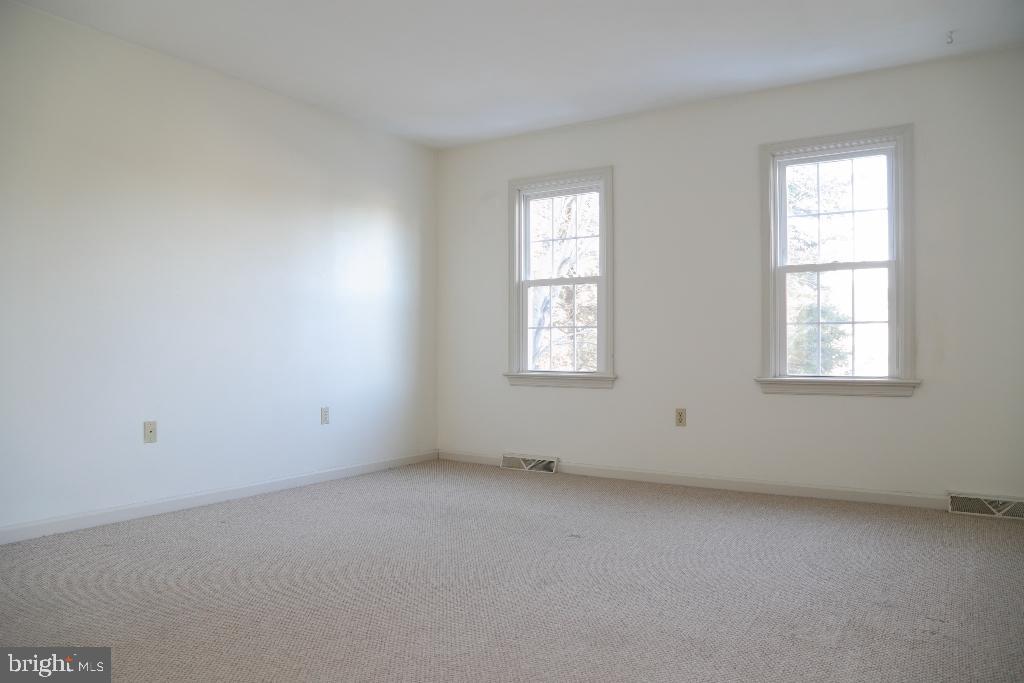 KINGS POINTE - Residential