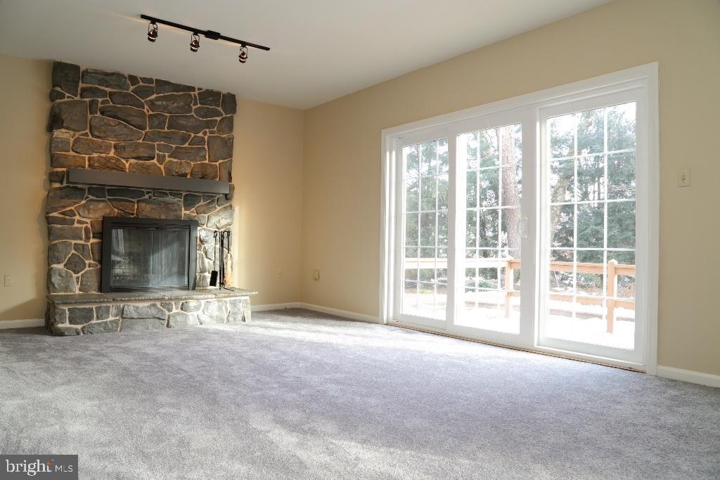 KINGS POINTE - Residential