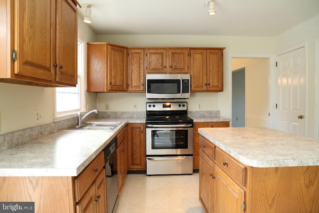 KINGS POINTE - Residential