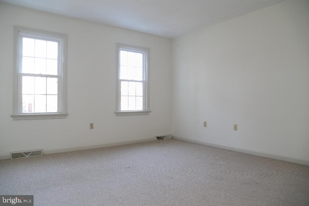 KINGS POINTE - Residential