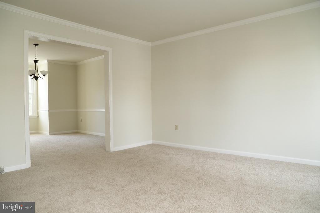 KINGS POINTE - Residential